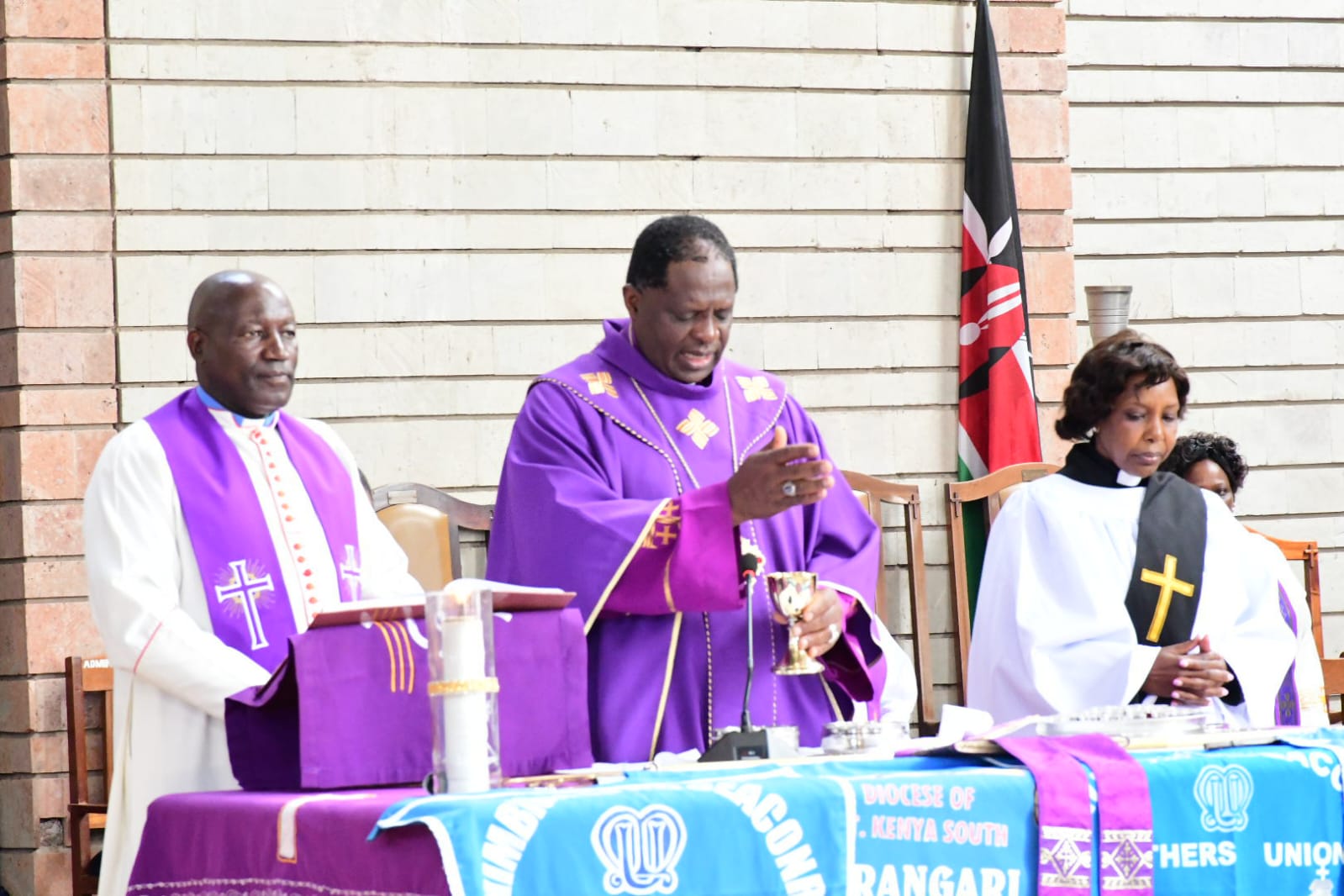 MOTHERS UNION ANNUAL RALLY PAINTS CATHEDRAL BLUE