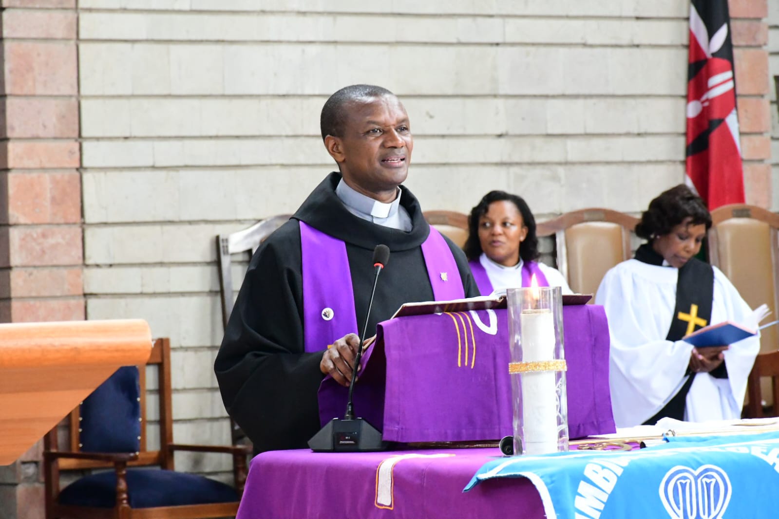 MOTHERS UNION ANNUAL RALLY PAINTS CATHEDRAL BLUE